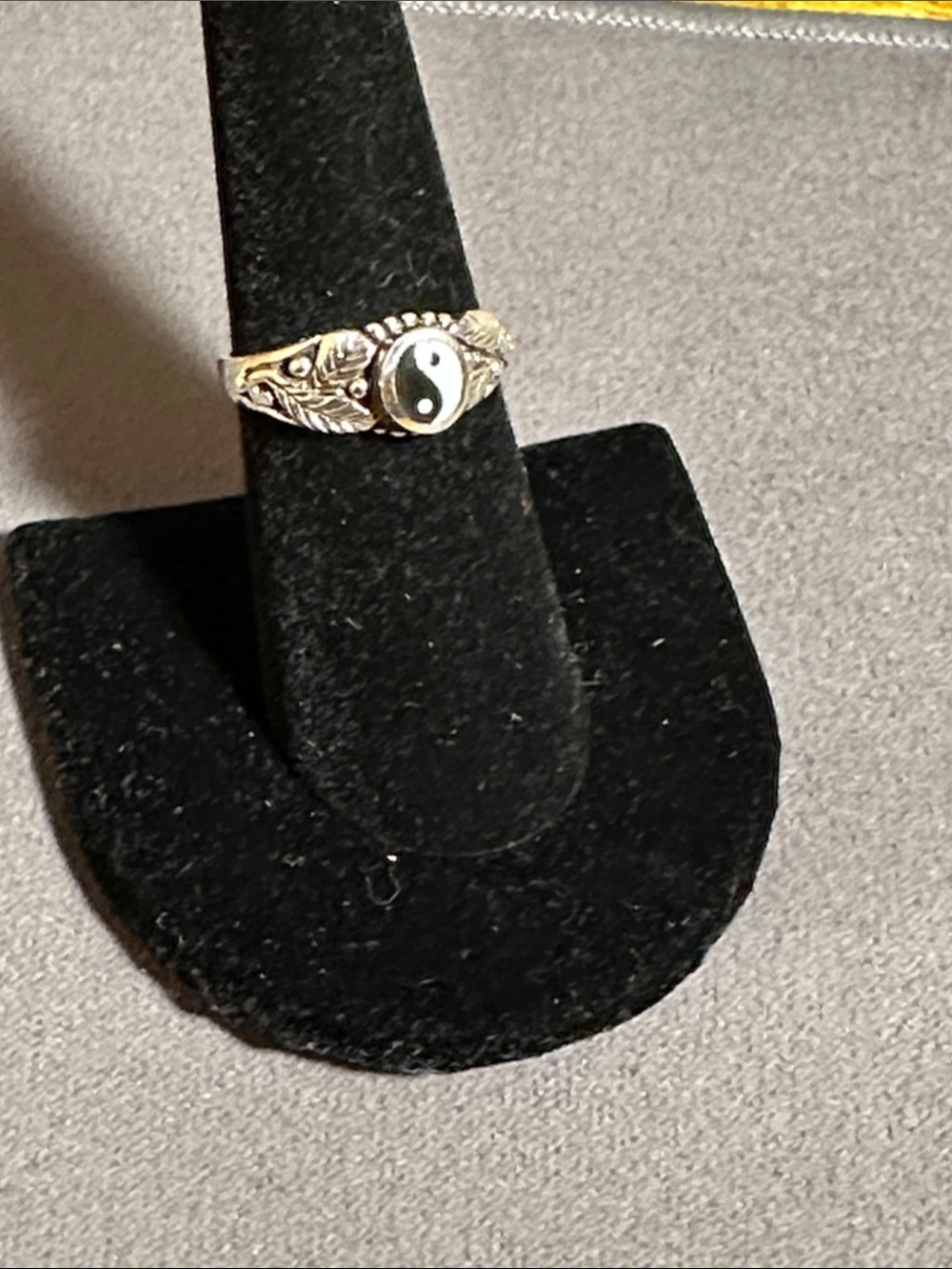 Yin Yang Feather Motif Sterling Silver Ring - Black & White